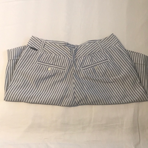 Columbia Seersucker Blue & White Bermuda Shorts - Picture 5 of 6